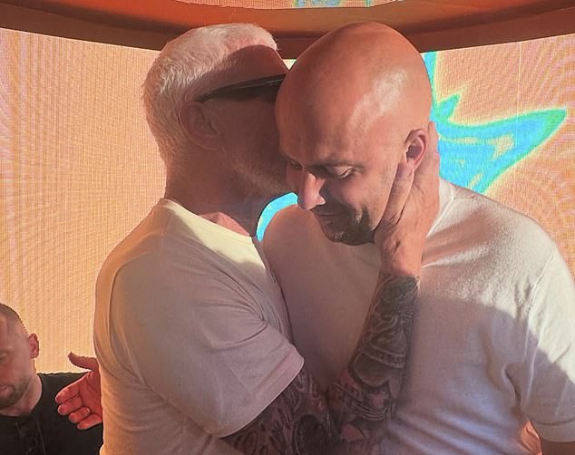 Liverpool šef Arne utor je poljubio u obraz Wayne Lineker na nedavnom putovanju u klub