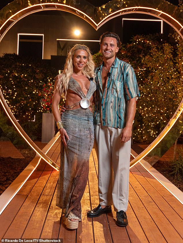 Casey i Gabby osvojili su novčanu nagradu od 50.000 funti na All Stars u veljači, ali podijelili su se samo tri mjeseca kasnije, odlučujući da im je bolje kao prijatelji