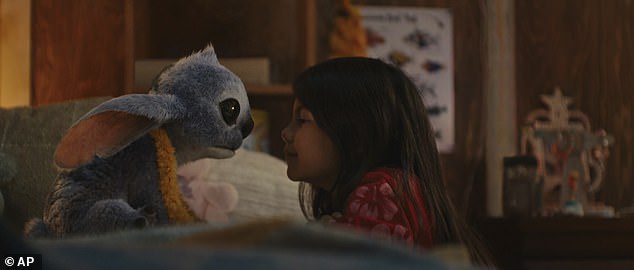 Ovim tempom Lilo & Stitch mogli bi biti na putu da prestignu film Minecraft (947 milijuna dolara) kao dosad najviši film godine, po roku