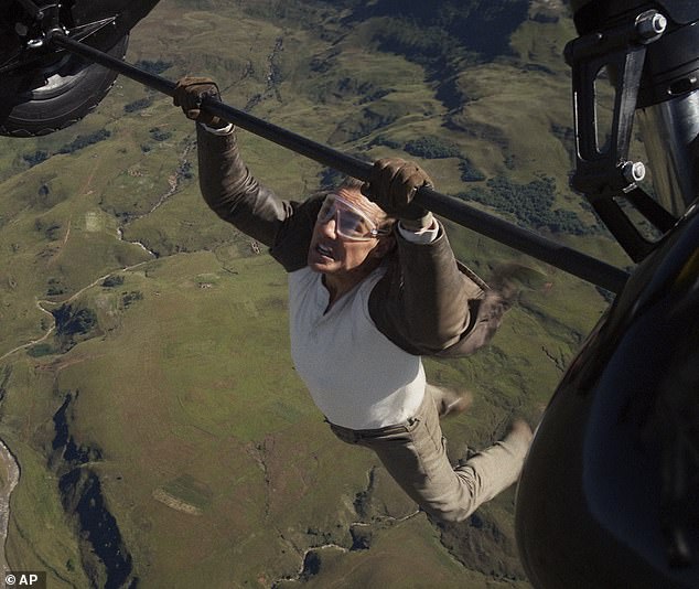 Misija: Nemoguće - konačno računanje zaokružilo je prvih pet sa 6,55 milijuna dolara u zemlji. Posljednji film u franšizi Tom Cruise nikada nije pronašao svoju osnovu na blagajni nakon što je debitirao u dalekom sekundi iza Lilo & Stitch