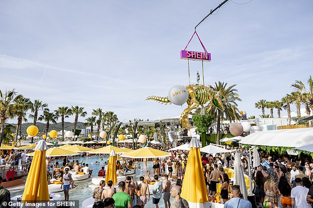 Poznato je da klub privlači čitav niz poznatih osoba, što uključuje nogometaše Premier lige