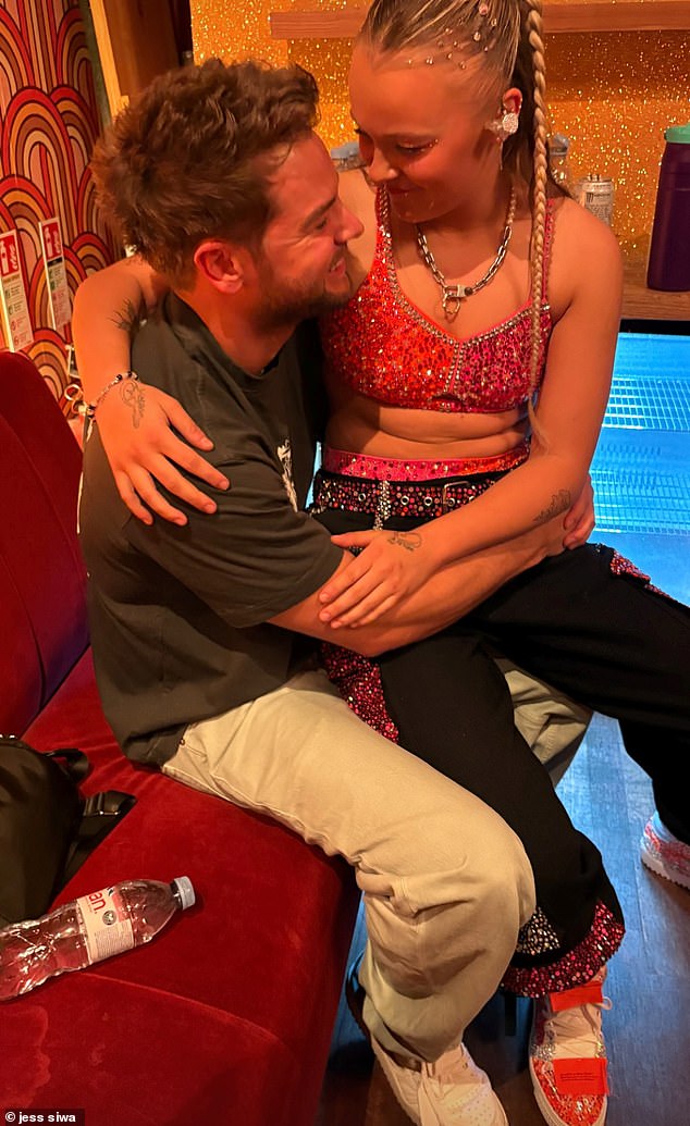 Jojo je u srijedu otišao na Instagram kako bi razmislio o svojim londonskim emisijama, priznajući da se nikada nije osjećala tako 'sadržaj i sretna'