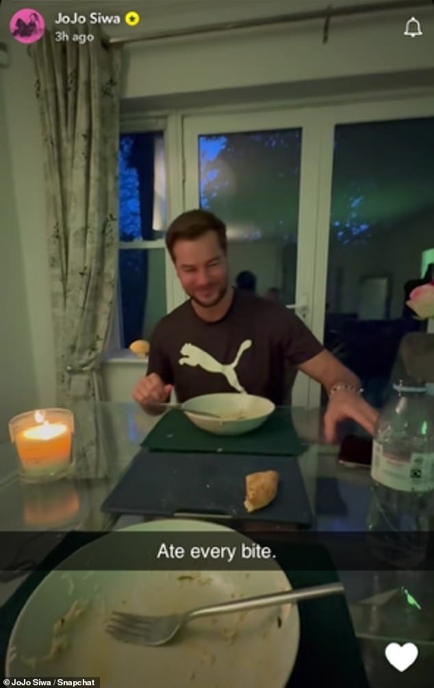 Čini se da je kuhanje JoJov ljubavni jezik, jer je provodila puno vremena kod kuće s Chrisom kako zajedno priprema obroke