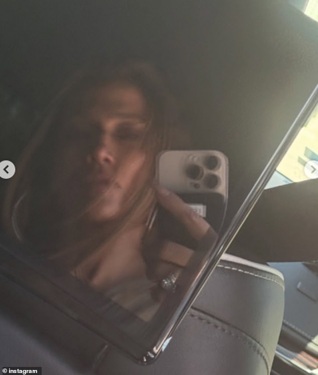 Lopez je kasnije uzeo selfie dok je sjedio u vozilu