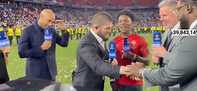 Nurmagomedov je upravo odmahnuo rukama Scottovih muških kolega, uključujući Micah Richards