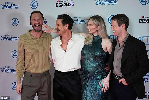 U filmu fantastična četvorka mora zaštititi svoj retro-futuristički svijet nadahnut 1960-ima od planeta koje je kozmičko proždivanje biće Galactus