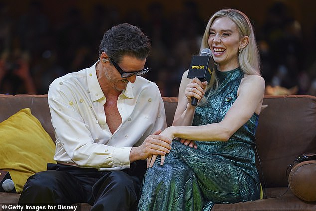 Pokazala je svoju promjenu figura u svjetlucavoj plavoj haljini