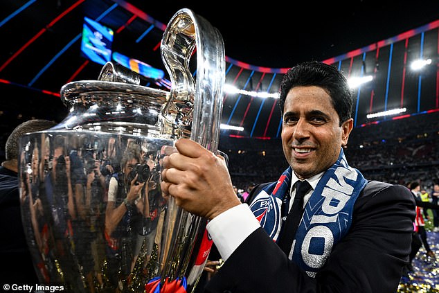 Predsjednik PSG-a Nasser al-Khelaifi apelirao je na mirnu dok se policija u nedjelju probijala uoči trofejne parade u gradu