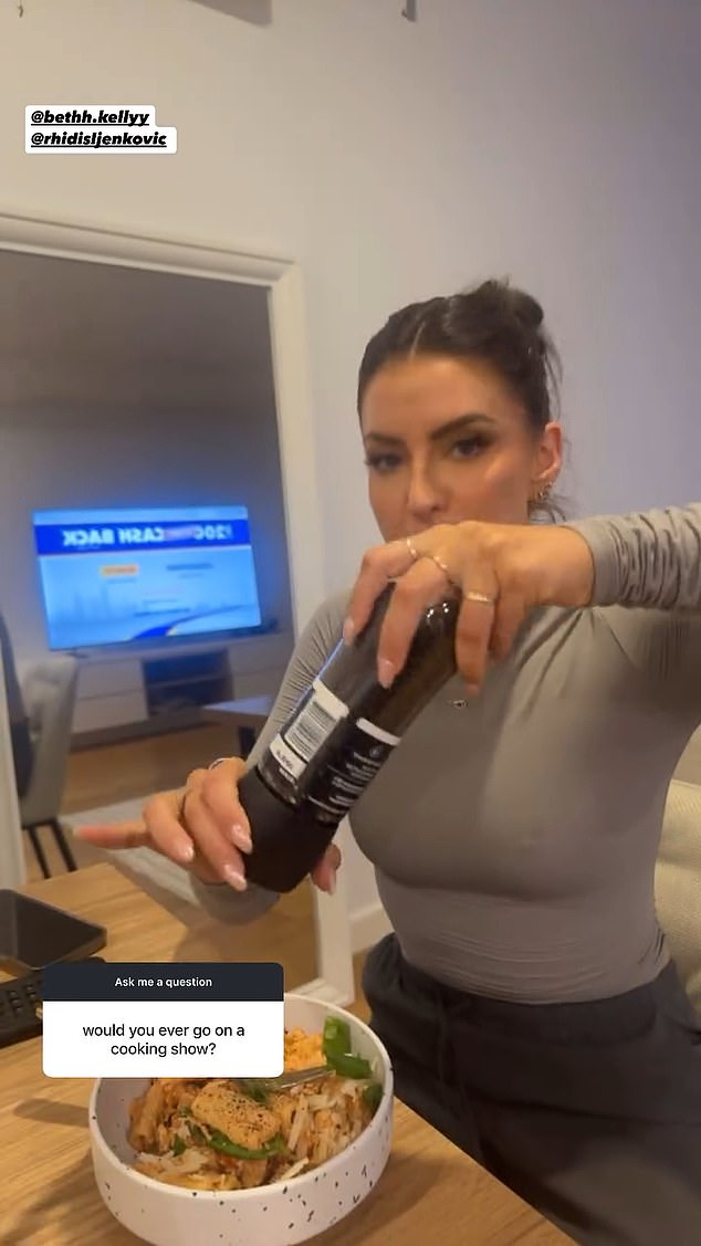 Jeff, koji vodi popularnu Foodie Instagram račun Jeff Eats, podijelio je iskren trenutak tijekom ugodne večere sa svojom djevojkom Rhi i kolegama MAFS mladenkom Beth Kelly, gdje je zadirkivao ideju o frontiranju vlastite showa