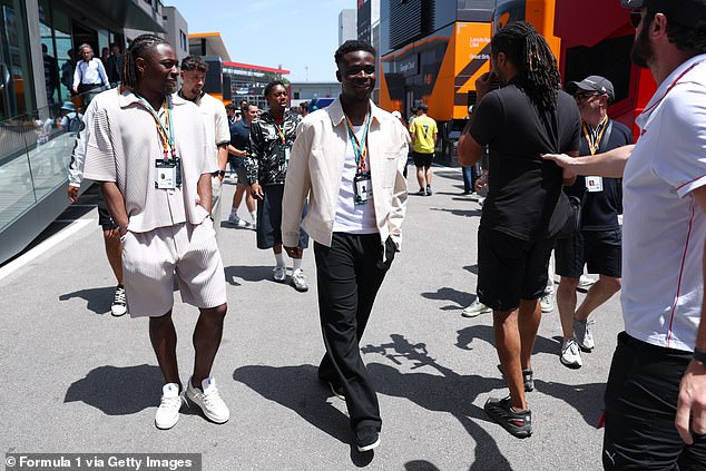 Zvijezdi Arsenala pridružili su se njegovi suigrači u Engleskoj na španjolskoj Grand Prixu u nedjelju