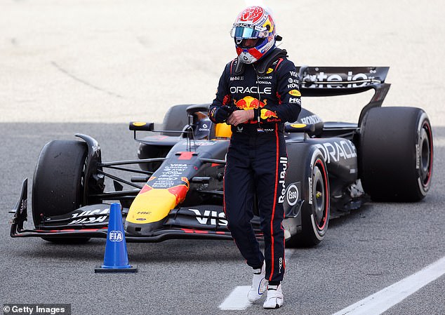 Maxu Verstappenu uručen je kazna od 10 sekundi nakon što se kasno sukobio s Georgeom Russellom