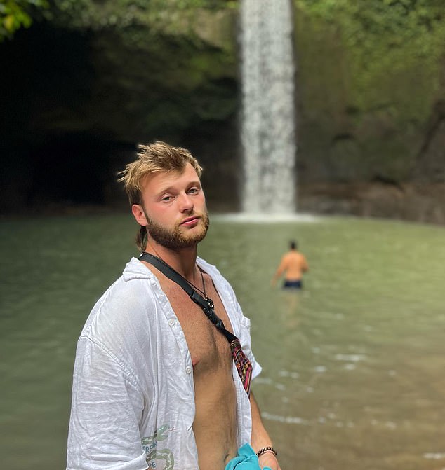 Tijekom snimanja, Sam je rekao: 'Mama i ja smo vrlo bliski - često razmišljamo ili kažemo iste stvari'