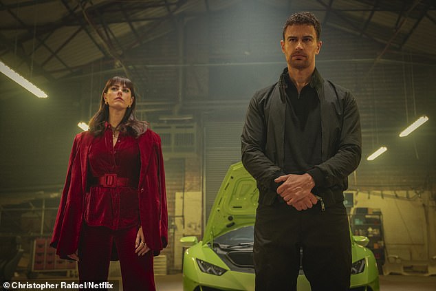 Sportaš, 35, koji je sin Chrisa Sr, vjeruje se da je oduševljen što je osigurao jer će se pridružiti glumačkoj seriji za drugu seriju, prema Suncu (na slici: Theo James i Kaya Scodelario)