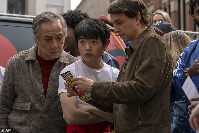 To je došlo unatoč ujedinjavanju Ralpha Macchia iz originala iz 1984. godine i Jackie Chan, koja je glumila u ponovnom pokretanju 2010. godine