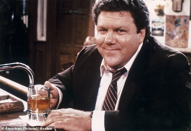 Zvijezda voljene Cheers preminula je u snu 20. svibnja u dobi od 76 godina, jer je niz zvijezda odao počast, uključujući njegove zvijezde poput Teda Dansona.