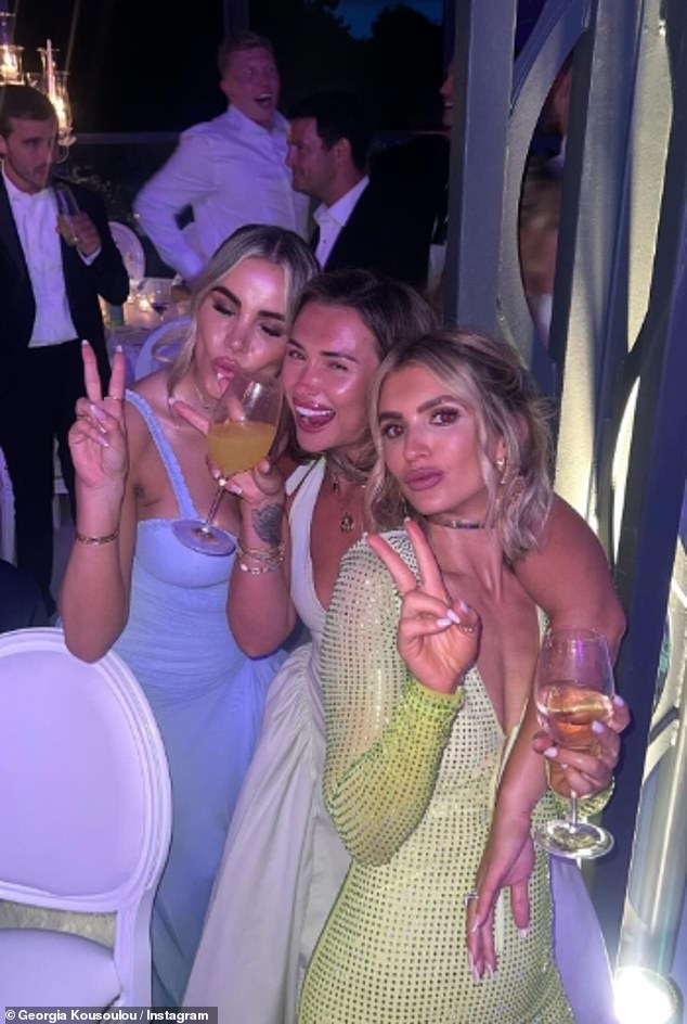 TOWIE STAR GOORGIA podijelila je u nedjelju spuštene snimke s rosky prijema