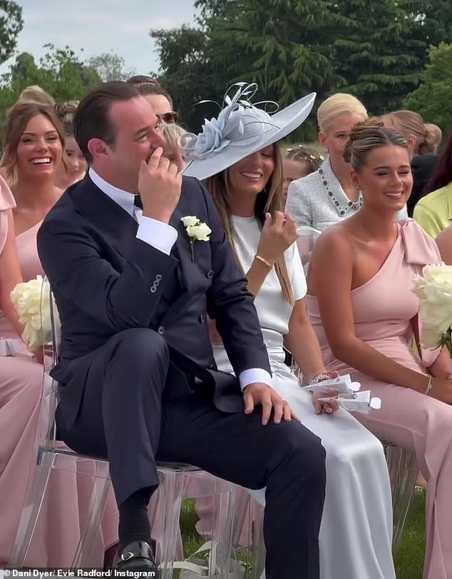 Danny je viđen kako gleda suze dok je promatrao ceremoniju zajedno sa suprugom Joanna Mas i najmlađom kćeri Sunnitie