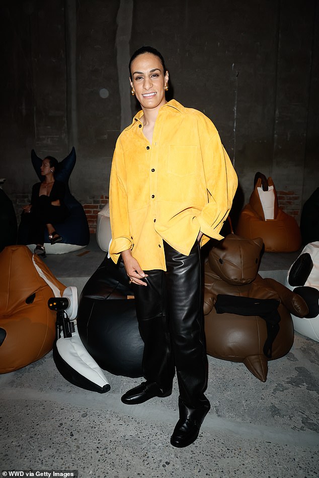 Khelif (na slici na modnoj reviji Bottega Veneta's S/S 2025 u rujnu) naporno je negirao tvrdnje da nije žena