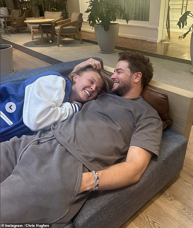 U ranijem intervjuu s Guardianom, JoJo je s Chrisom gurnuo svoju cvjetajuću romansu, rekavši da 'sreća zrači od nje'