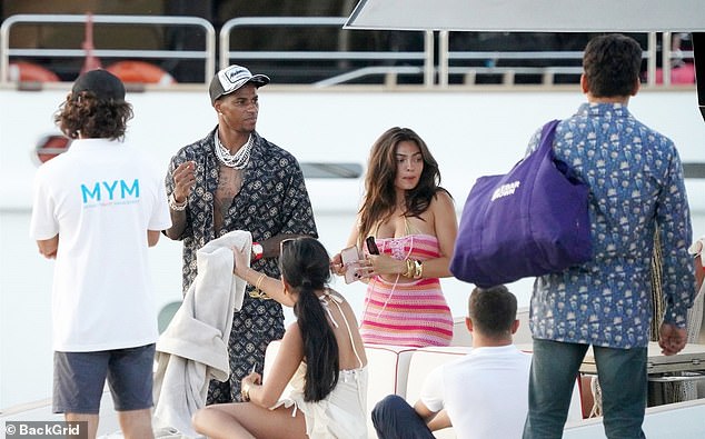 Mogli su ga provesti vrijeme s prijateljima dok su se njegovi međunarodni suigrači pripremili za subotnji sukob s Andorrom