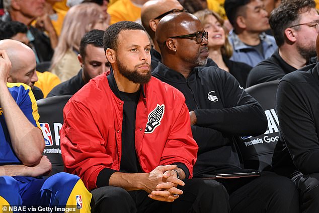 Curry je stao na stranu naprezanja koljena za posljednje četiri utakmice serije T-Wolves