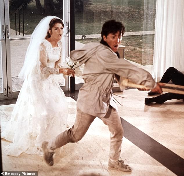 Ross je glumio Elaine Robinson, sukobljenu kćer zloglasne gospođe Robinson 1967. godine romantična komedija-drama diplomca, u kojoj glumi Dustin Hoffman