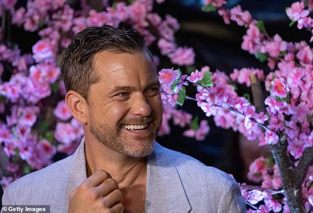 Joshua i Jodie okupili su se 2018. godine i potajno se vjenčali sljedeće godine. Joshua viđen ovdje 7. svibnja 2025