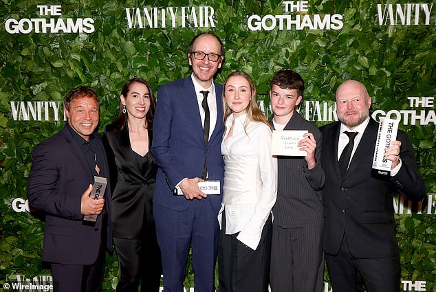 Emisija je također osvojila nagradu Gotham za seriju proboj Limited