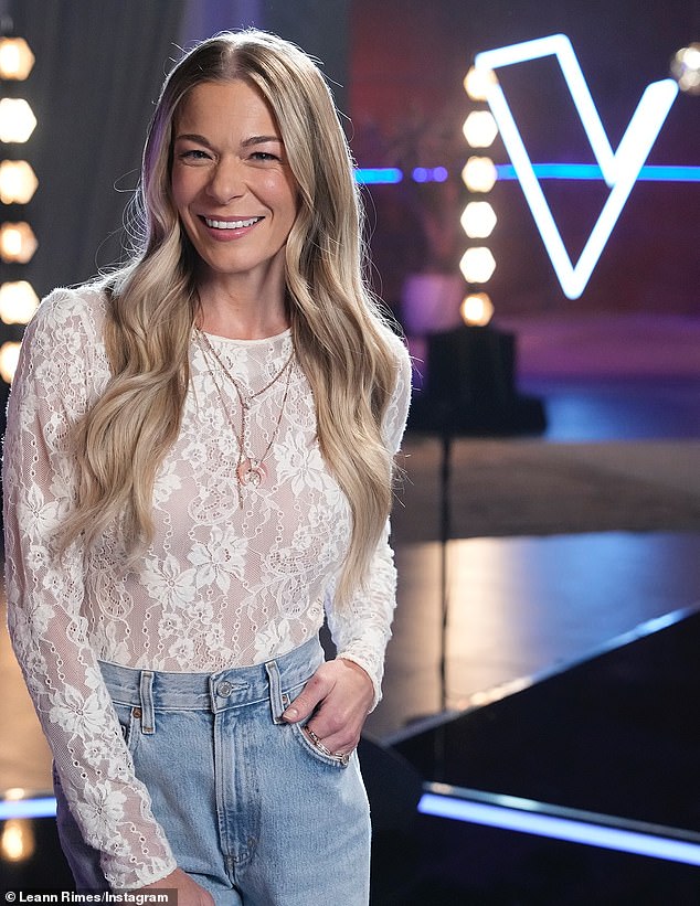 Kelly se pridružuje glasu UK u zamjeni pjevača Leann Rimesa (na slici) koji je napustio predstavu nakon samo jedne serije