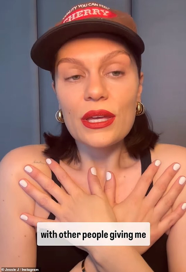 Britanska pjevačica, 37, rekla je da je stanje uhvaćeno 'rano', govoreći svojim obožavateljima u emotivnom videu: 'Rak je sranje u bilo kojem obliku, ali ja se držim riječi rano'