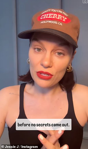 'Također znajući da želim podijeliti sa svojim obožavateljima i ljudima kojima je stalo do mene, također sam dionija. Oduvijek sam dijelio sve što prolazim u životu '