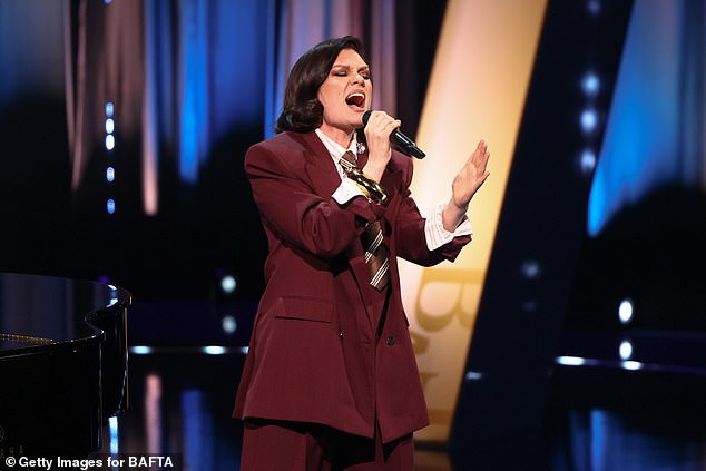 Jessie je otkrila da je otkrila da ima bolest prije objavljivanja svog hit novog singla No Secrets, koja je objavljena 25. travnja (na slici na kojoj je nastupio prošlog mjeseca)