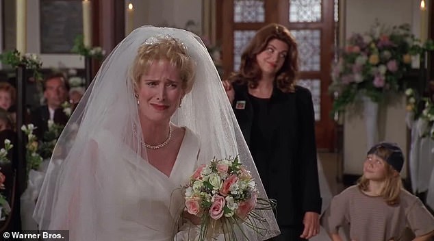 Bivša suosnivačica Wild Aloha Studios pamtilo je portretirala zlatnu kopačicu Clarice Kensington u rom-com iz 1995. godine Andyja Tennanta 1995. godine.