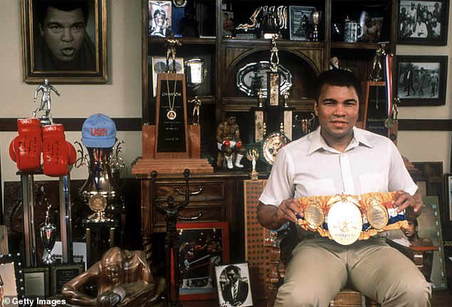 Boxing Royalty Muhammad Ali slavno je živio s Parkinsonovom bolešću dijagnosticirana je samo tri godine nakon što je završio karijeru (na slici 1985.)