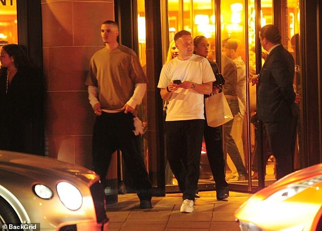 Romeo i Kim primijećeni su u restoranu Trendy C u Londonu Mayfair prošlog petka navečer (na slici), ali oni su se već razdvojili. Oboje su se pojavili na mjestu odvojeno, sa svojim prijateljima, pa čak i ostavili zajedno