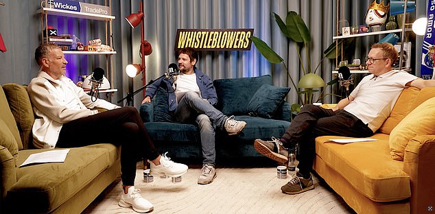 WhistleBlowers je potpuno novi nogometni podcast koji je domaćin emitera Gordon Smart, urednik Mail nogometa Ian Ladyman i bivši elitni sudac Mark Clattenburg. Slušajte sada