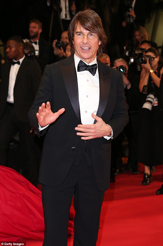 U svibnju je Cruise navažavalo da je de Armas 'vrlo talentirana, sjajna dramatična glumica (s) komična, ogromna sposobnost, (WHO) brzo uči' (viđen prošlog mjeseca)