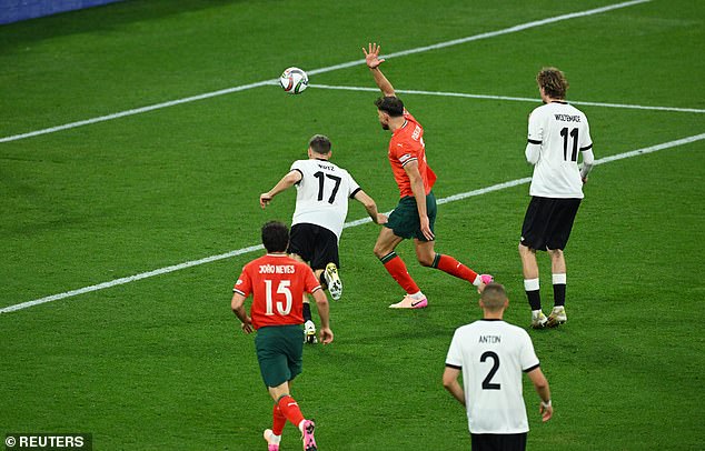 Cilj Floriana Wirtza uslijedio je putem pomoći bloka od Nicka Woltemadea, koji je izgledao da je započeo u ofsajd položaju