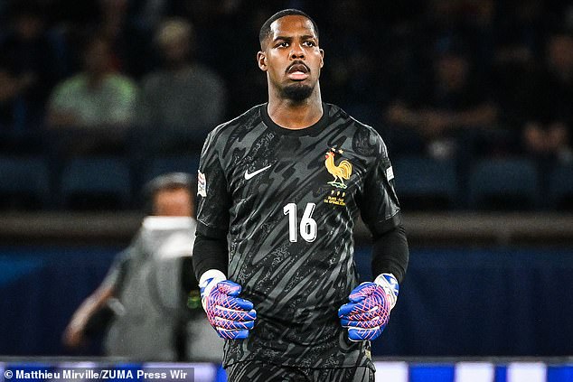 Maignan započinje u cilju za Francusku i zaradio je 30 kapica za svoju naciju od svog debija 2020. godine