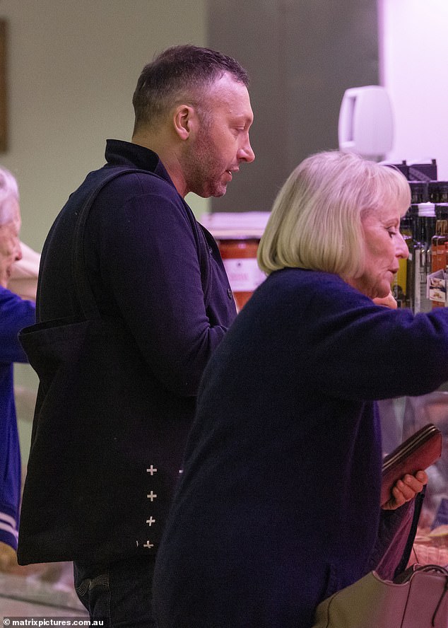 Predmeti navodno ukradeni iz Thorpeovog imanja uključivali su satove i nakit, prema njegovom menadžeru