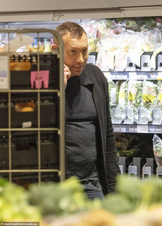 Thorpe - koji nije javno komentirao njegov šokantni gubitak - viđen je u razgovoru telefonom nakon što su ga uzeli vrijedni osobni predmeti dok su bili odsutni