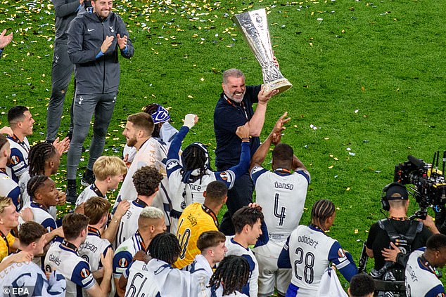 Postecoglou je otpušten samo 16 dana nakon što je ukinuo trofej UEFA Europa League u Bilbaou