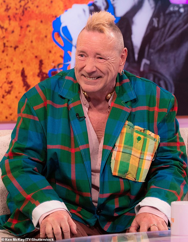 Dodao je: 'Vrlo mi je teško ići na svirke drugih ljudi. Ljudi me ne ostavljaju na miru i puštaju me da uživam