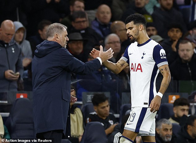 Dominic Solanke također je napisao zahvalnicu Postecoglouu, koji ga je potpisao prošlog ljeta