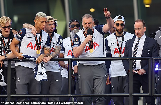 Na Tottenham's Trophy Paradi u Londonu, Postecoglou je izjavio da je u 'Sve najbolje televizijske serije ... Treća sezona je bolja od druge sezone'