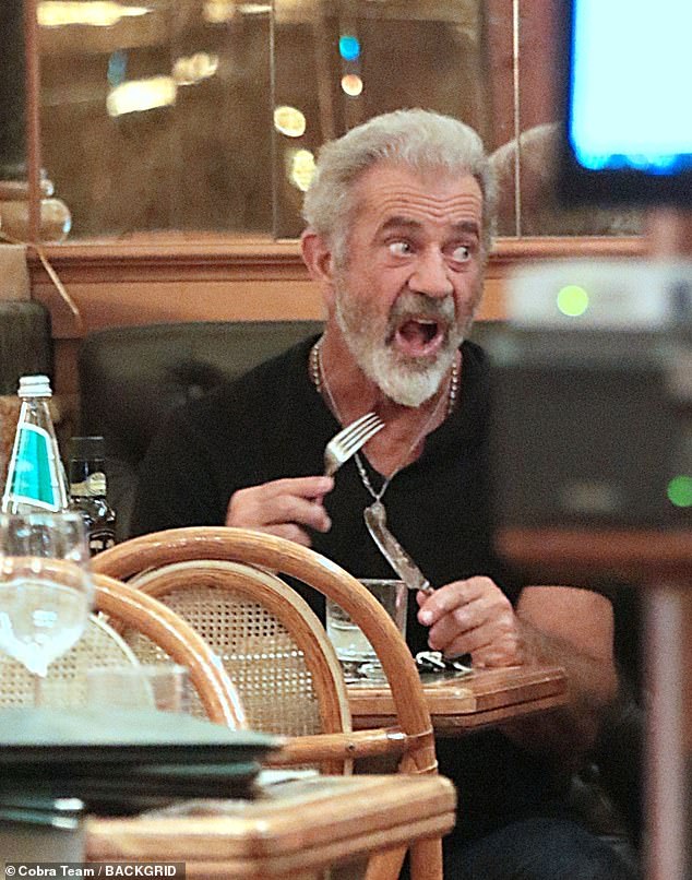 Gibson je tada napomenuo da je filmaš rekao da je raznim pojedincima rekao da je glumac više nego sposoban zadržati franšizu nakon njegove smrti