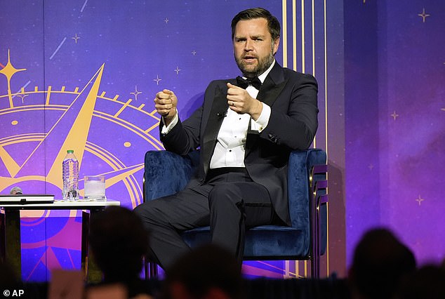 Dok je razgovarao s Los Angeles Timesom 2019. godine, Brian se otvorio zašto su i on i Howard odlučili prilagoditi Elegy JD Vancea Hillbilly Elegy; Vance viđen ranije ovog mjeseca u Washingtonu DC