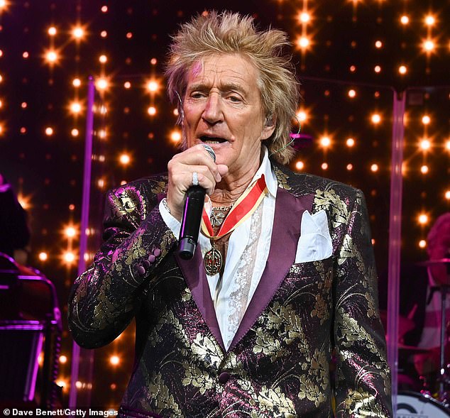 Maggie May Hitmaker koji je ranije ovog tjedna već ovog tjedna imao svirke u Las Vegasu, pošao je na Instagram s vijestima samo nekoliko tjedana prije nego što je trebao igrati Glastonbury
