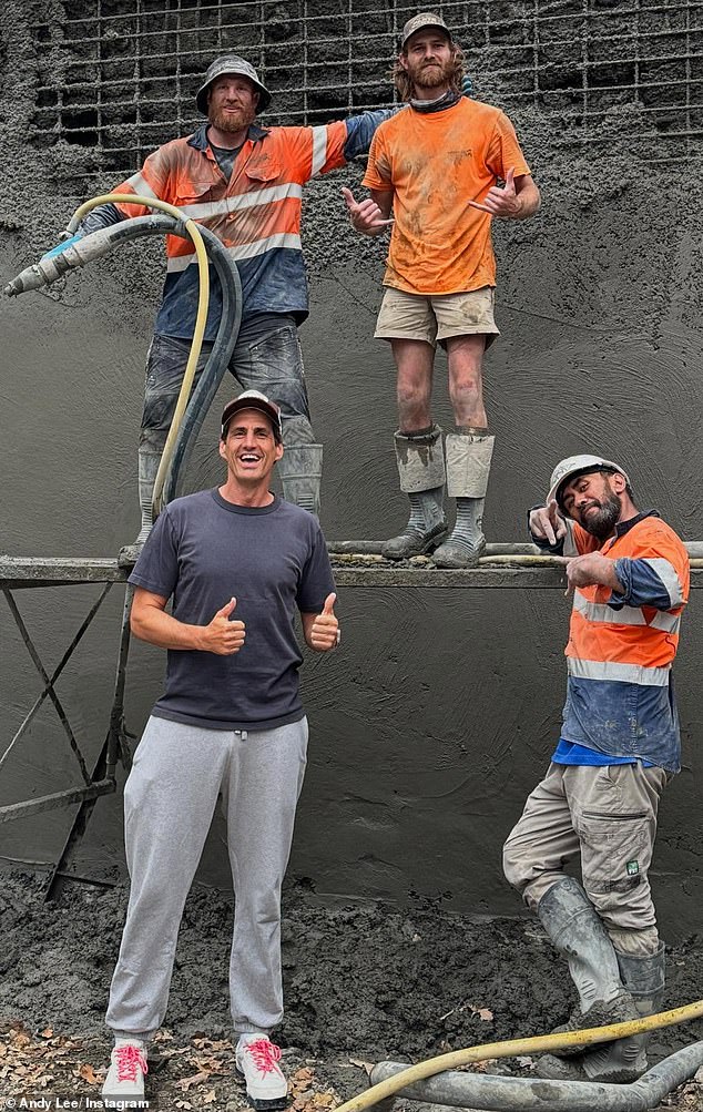 Ni on nije dopustio da ga je Jet zaostajao, vraćajući se na alate u njegovoj ambicioznoj obnovi dvorca u Melbourneu