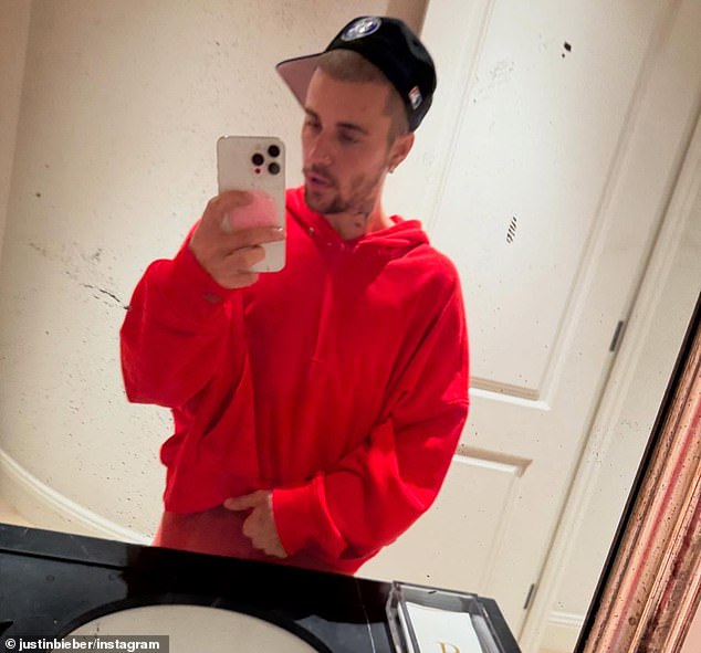 Hitmaker breskve podijelio je razne postove na svojoj glavnoj Instagram stranici, uključujući i onu gdje je pozirao za Snaps Snaps